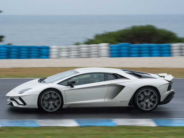 Lamborghini Aventador S фото