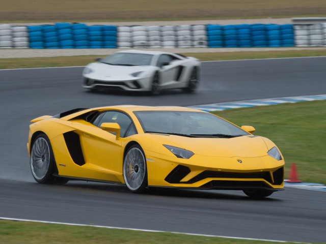 Lamborghini Aventador S фото