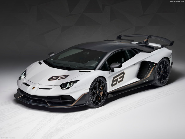 Lamborghini Aventador фото