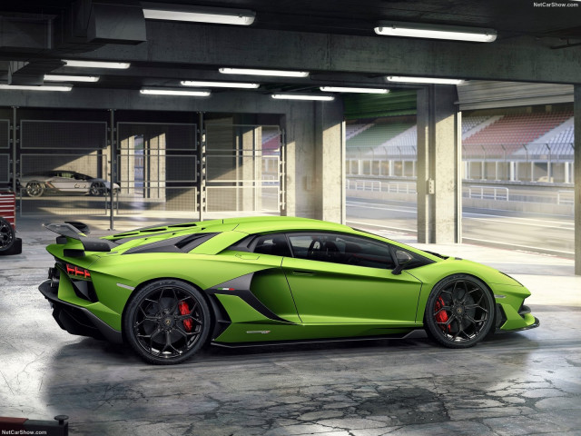 Lamborghini Aventador фото