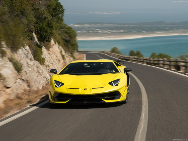 Lamborghini Aventador фото