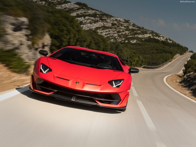 Lamborghini Aventador фото