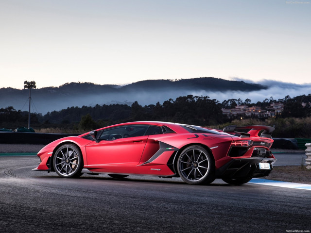 Lamborghini Aventador фото