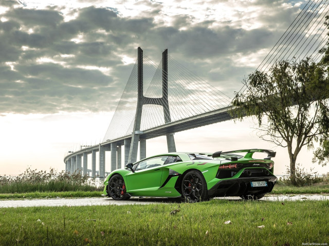 Lamborghini Aventador фото