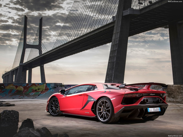 Lamborghini Aventador фото