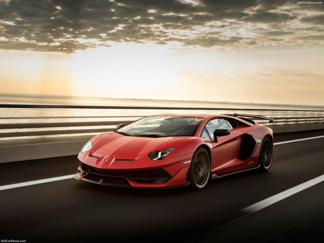 Lamborghini Aventador фото