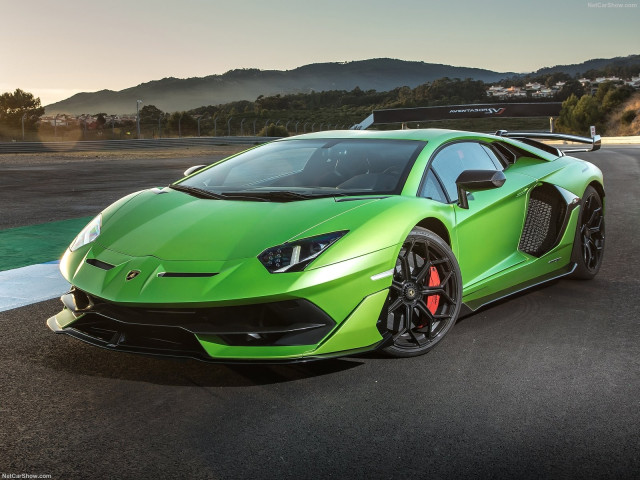 Lamborghini Aventador фото