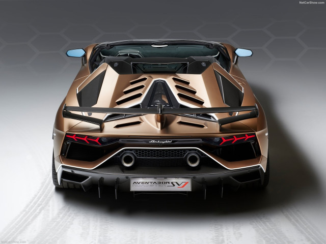 Lamborghini Aventador фото