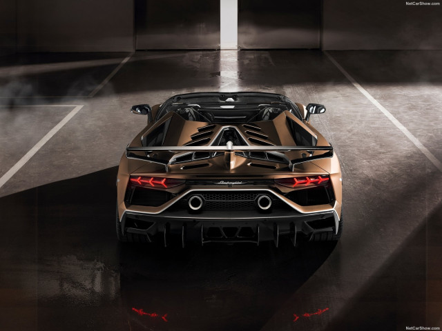 Lamborghini Aventador фото