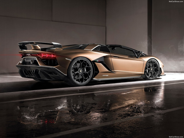 Lamborghini Aventador фото