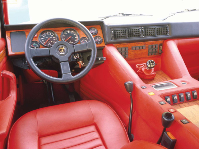 Lamborghini LM фото