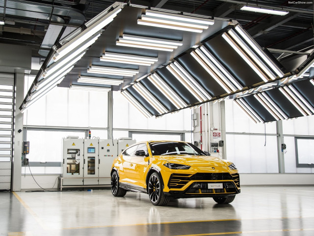 Lamborghini Urus фото