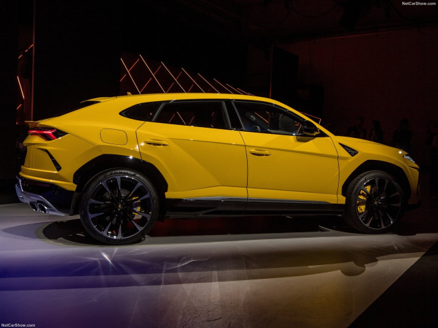 Lamborghini Urus фото