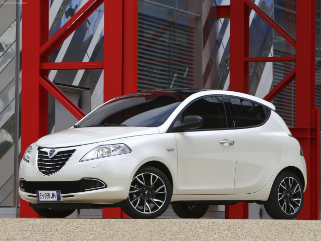 Lancia Ypsilon фото