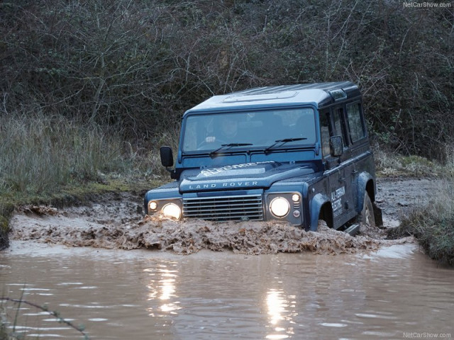 Land Rover Defender фото