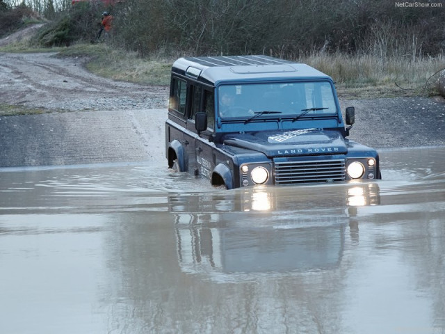 Land Rover Defender фото