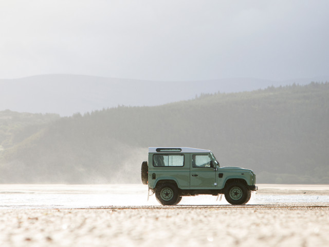 Land Rover Defender фото