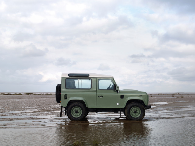 Land Rover Defender фото