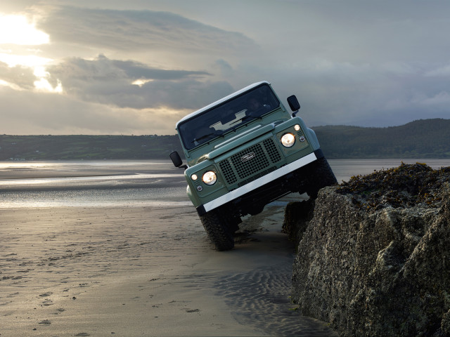 Land Rover Defender фото