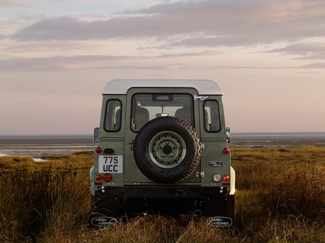 Land Rover Defender фото