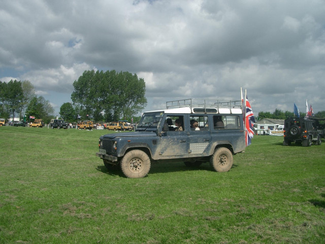 Land Rover Defender фото