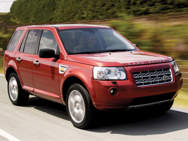 Land Rover LR2 фото