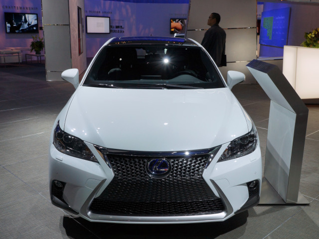 Lexus CT 200h фото
