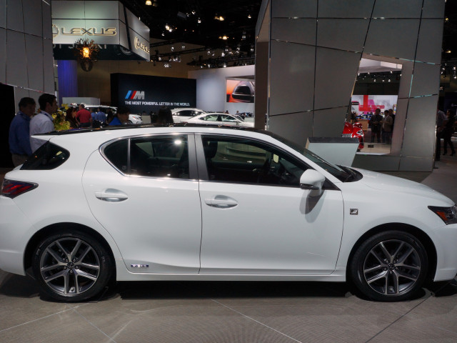 Lexus CT 200h фото