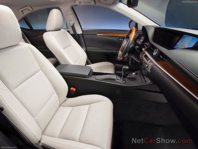 Lexus ES 300h фото