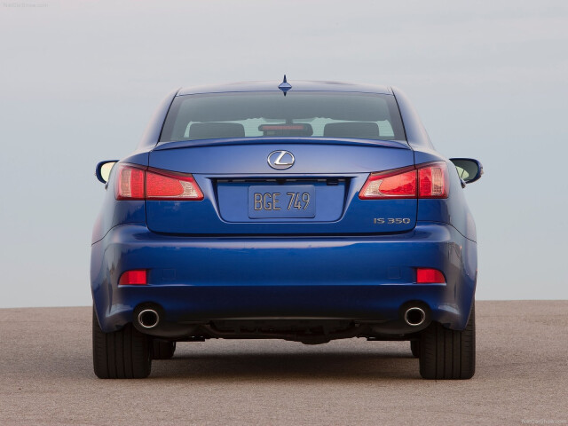 Lexus IS фото