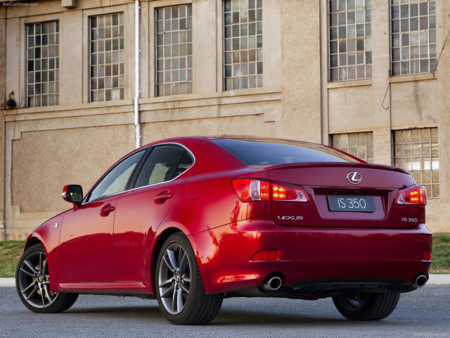 Lexus IS фото