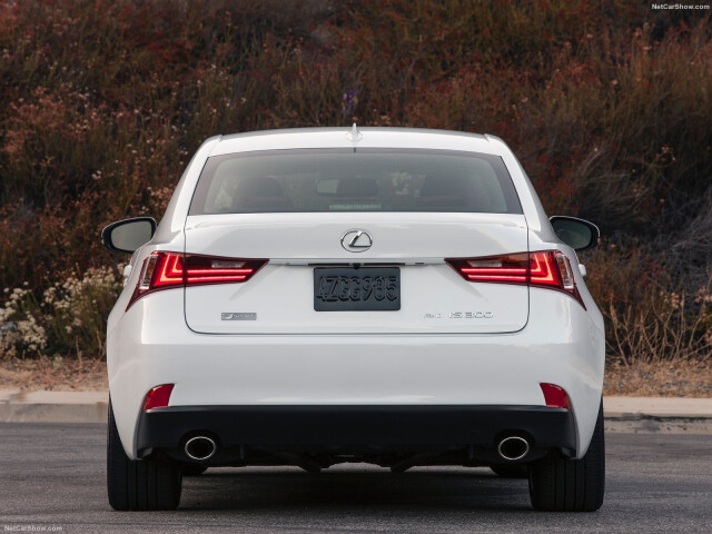 Lexus IS фото