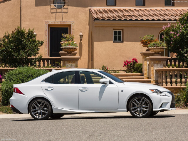 Lexus IS фото