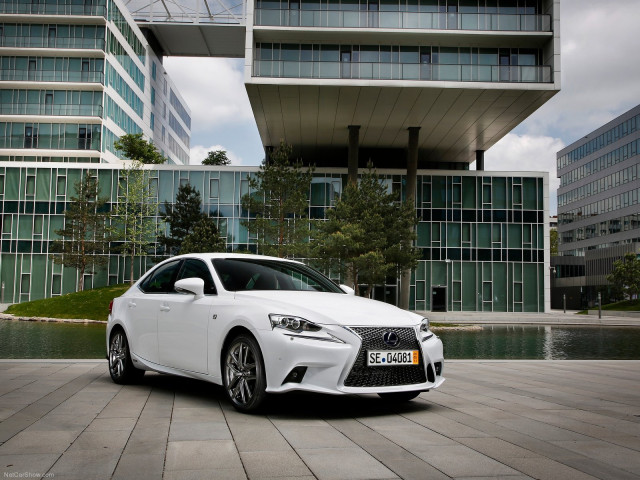Lexus IS фото