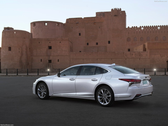 Lexus LS 500h фото