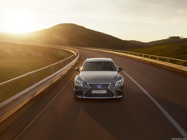 Lexus LS 500h фото