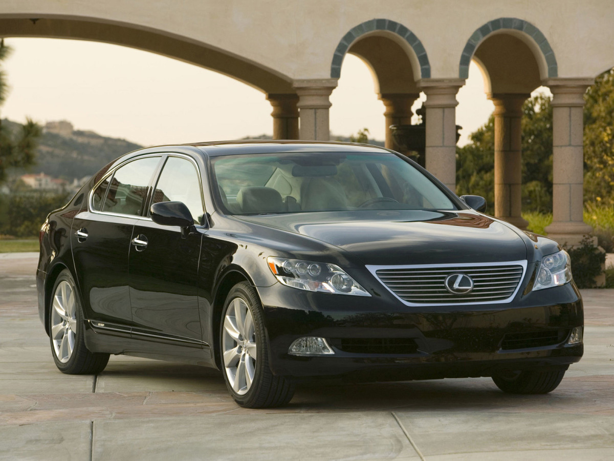 Lexus LS 600h L фото 34068