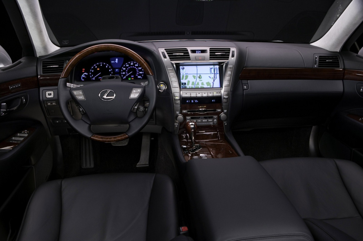 Lexus LS 600h L фото 43202