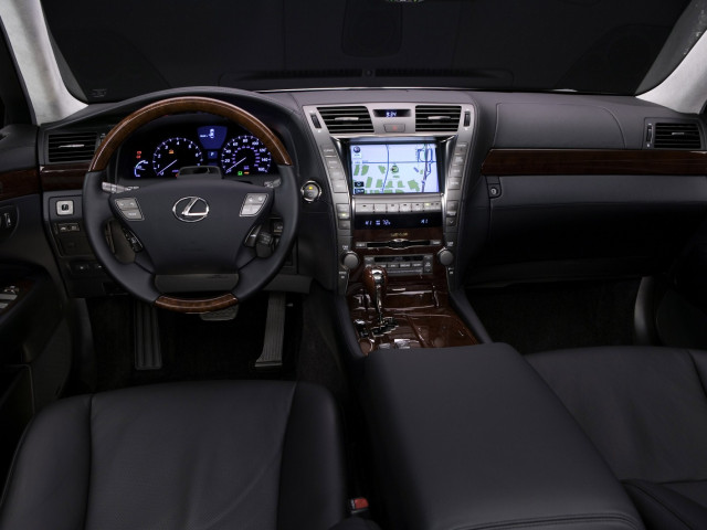 Lexus LS 600h L фото