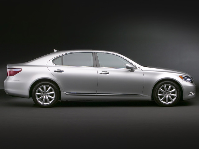 Lexus LS 600h L фото