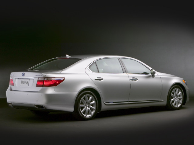 Lexus LS 600h L фото