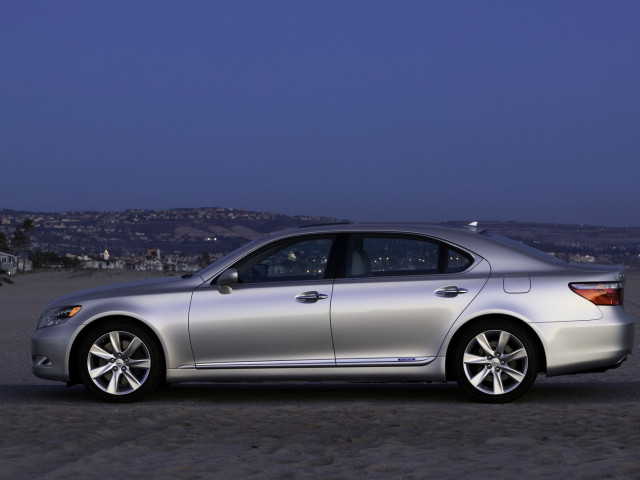 Lexus LS 600h L фото