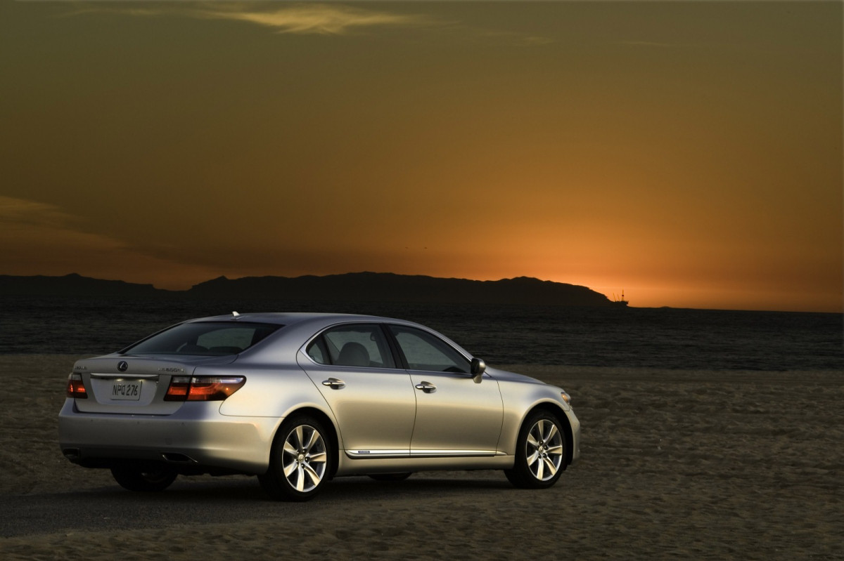 Lexus LS 600h L фото 43210