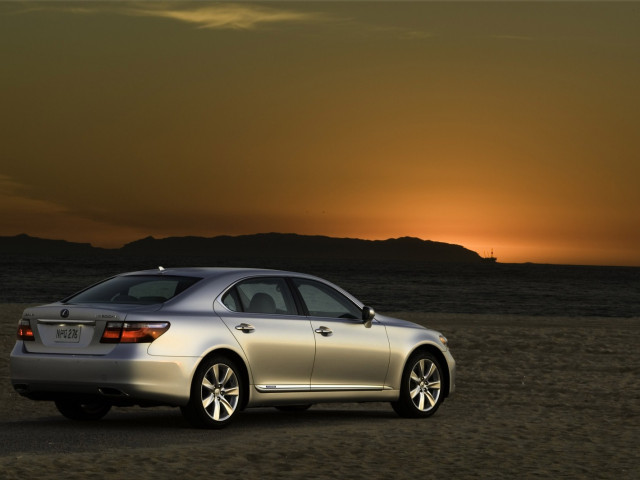 Lexus LS 600h L фото