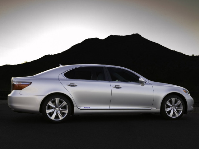 Lexus LS 600h L фото