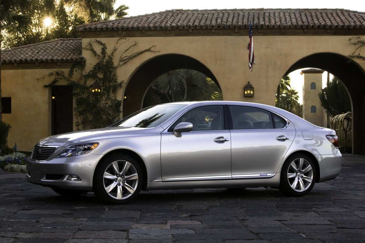 Lexus LS 600h L фото 43213