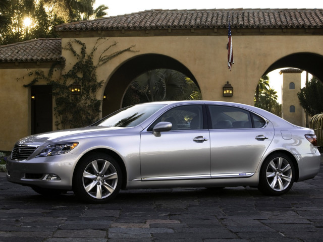 Lexus LS 600h L фото