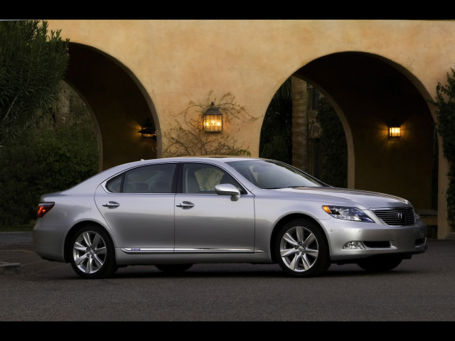 Lexus LS 600h L фото