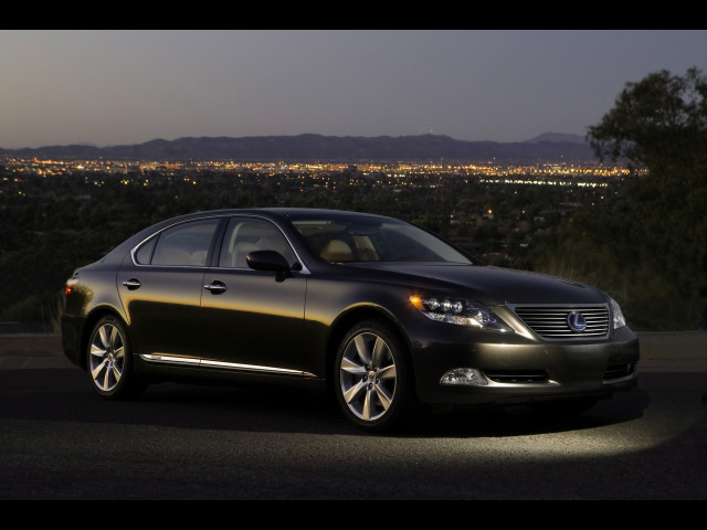 Lexus LS 600h L фото