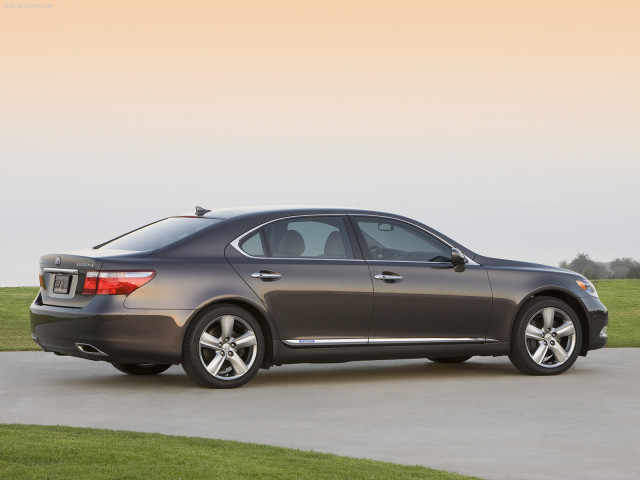 Lexus LS 600h L фото